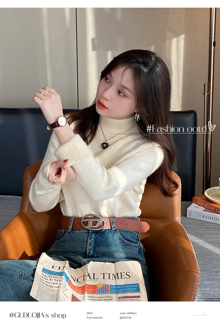Cozy Velvet-Lined Women's Turtleneck Sweater
